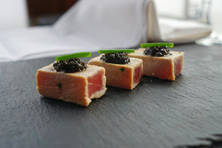 Tuna steak with caviar